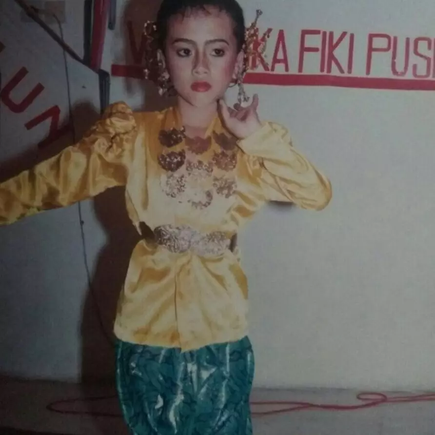 Anak kecil penjual ikan pernah dituding tak berduit ini ternyata crazy rich, suami juragan bus