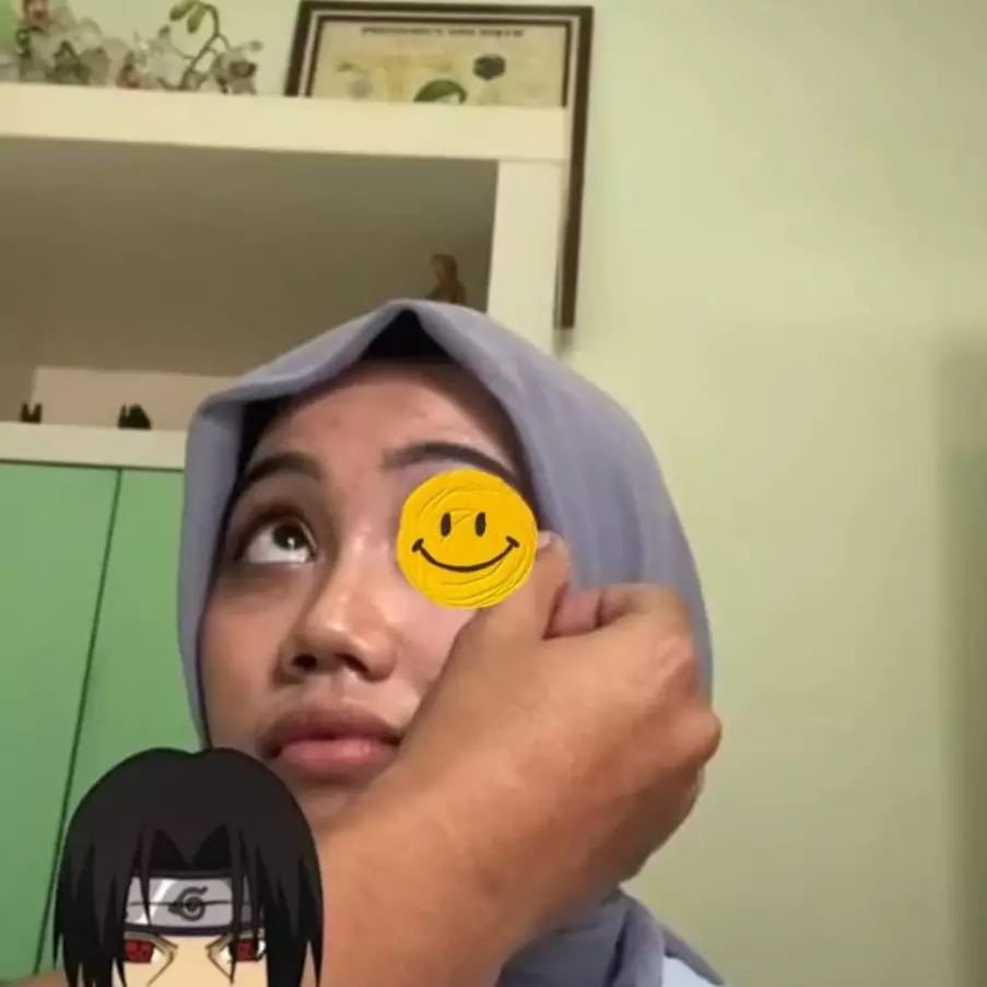 Awalnya terlihat seram, potret wanita ubah bola matanya jadi bak karakter Naruto ini bikin takjub