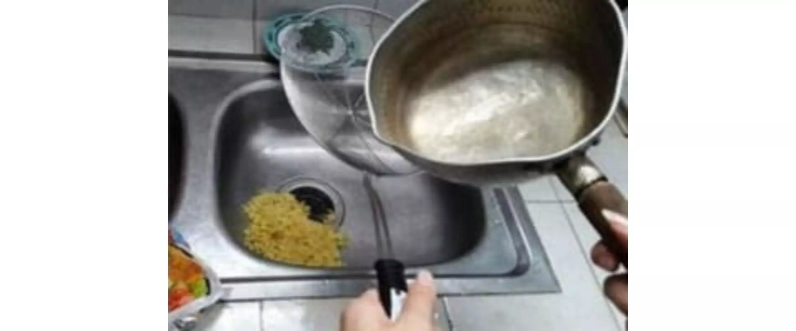 Sungguh apes, 11 potret kocak tragedi saat makan ini bikin dada nyesek parah