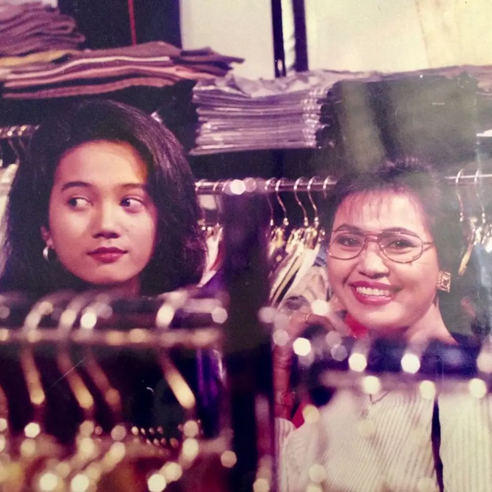 Dulu tenar kini jualan salad, intip 11 transformasi Mira Asmara kakak Sahrul Gunawan di Jin dan Jun