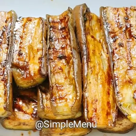 Cara jitu memanggang terong supaya teksturnya nggak keras dan bumbu meresap