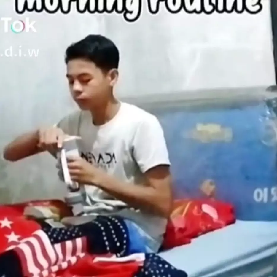 Perjuangan siswa SMA yang tinggal sendiri, rela bangun jam 1 pagi demi bisa penuhi kebutuhan hidup