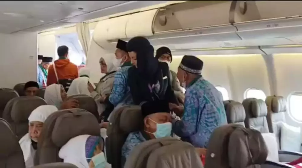 kakek jamaah haji minta turun © Facebook
