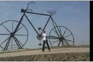 Serba jumbo, 13 potret kocak benda disebut milik raksasa ini ukurannya bikin mata terbelalak