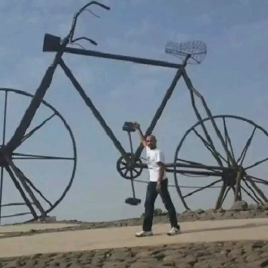 Serba jumbo, 13 potret kocak benda disebut milik raksasa ini ukurannya bikin mata terbelalak