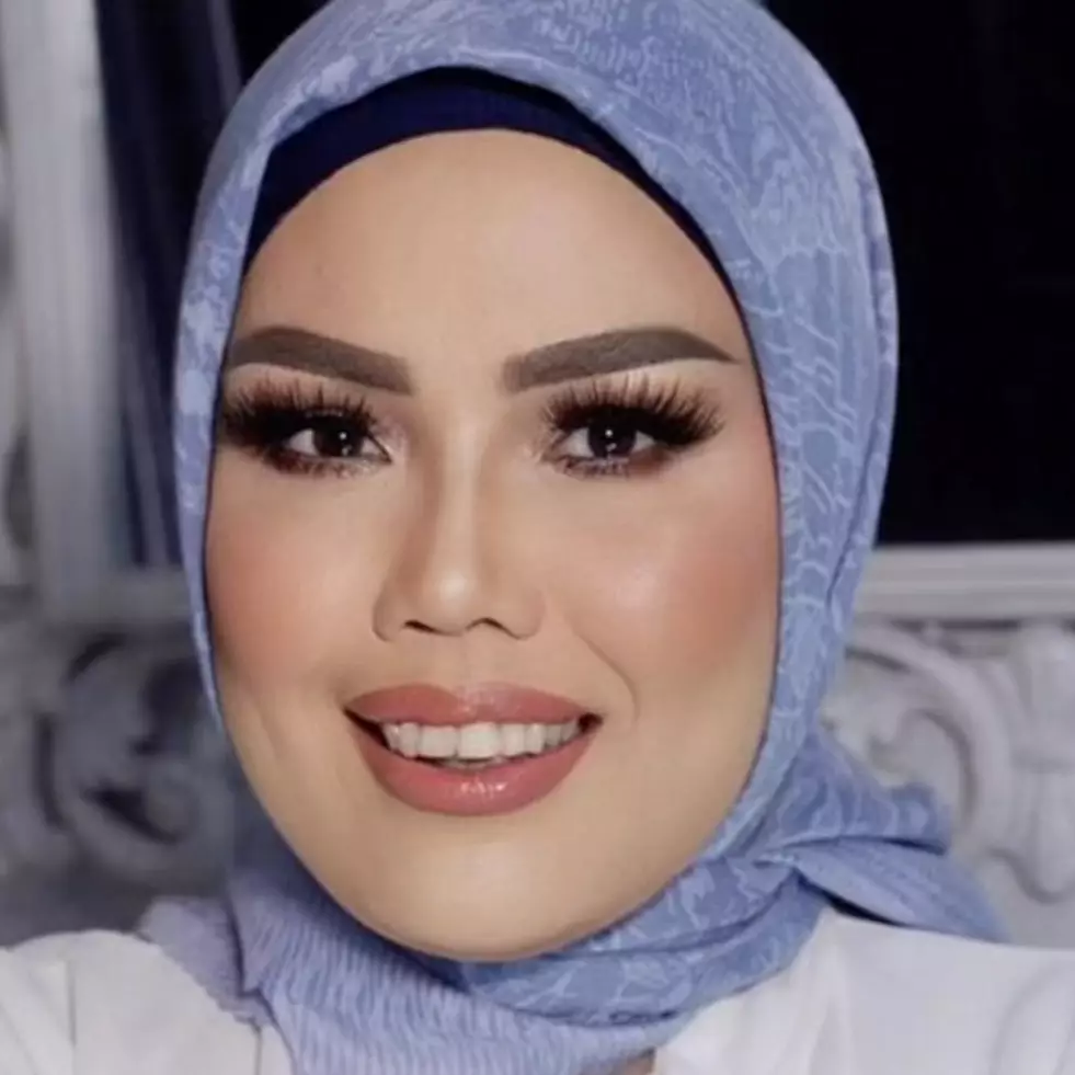 Kisah masa lalu Elly Sugigi, terpaksa serahkan anak kandung ke tukang sayur karena kesulitan ekonomi