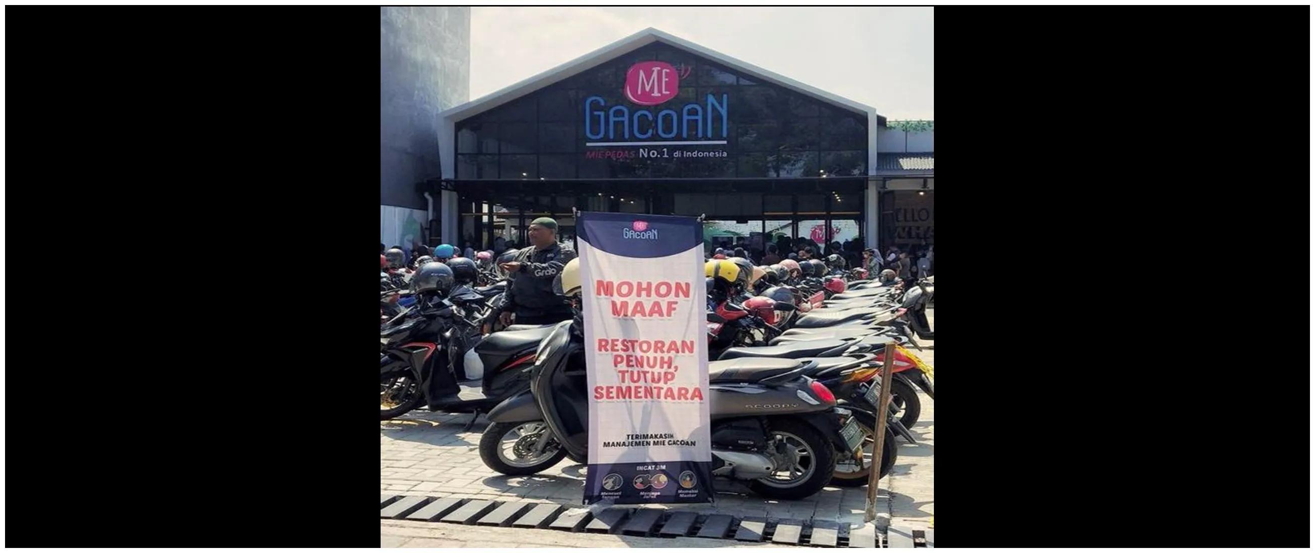 11 Potret kocak spanduk restoran ini tulisannya nggak sesuai dengan keadaan, bikin terkecoh