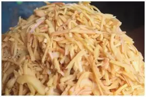 Bukan pakai garam dan jeruk nipis, ini cara hilangkan bau pesing pada rebung buat isian lumpia