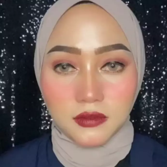 Wanita ini bagikan potret riasan saat pacaran vs sudah jadi mantan, parasnya beda 180 derajat