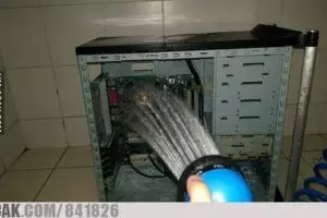 Absurd abis, 11 potret kocak orang saat mencuci barang ini kelakuannya di luar nalar