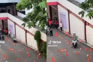 Nggak cuma di jalan raya, aksi kocak ibu-ibu lawan arus waktu ujian SIM C ini bikin polisi auto pusing