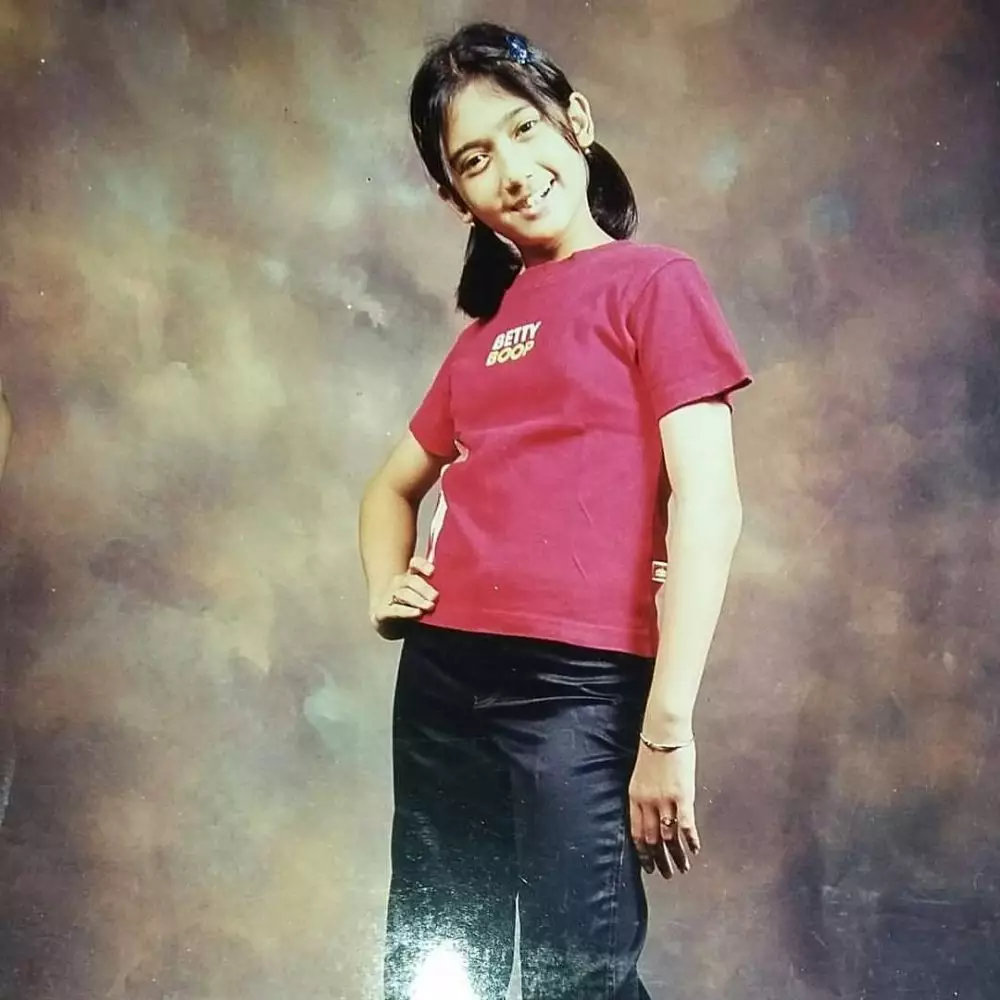 Revi Mariska jualan es boba di pinggir jalan © berbagai sumber