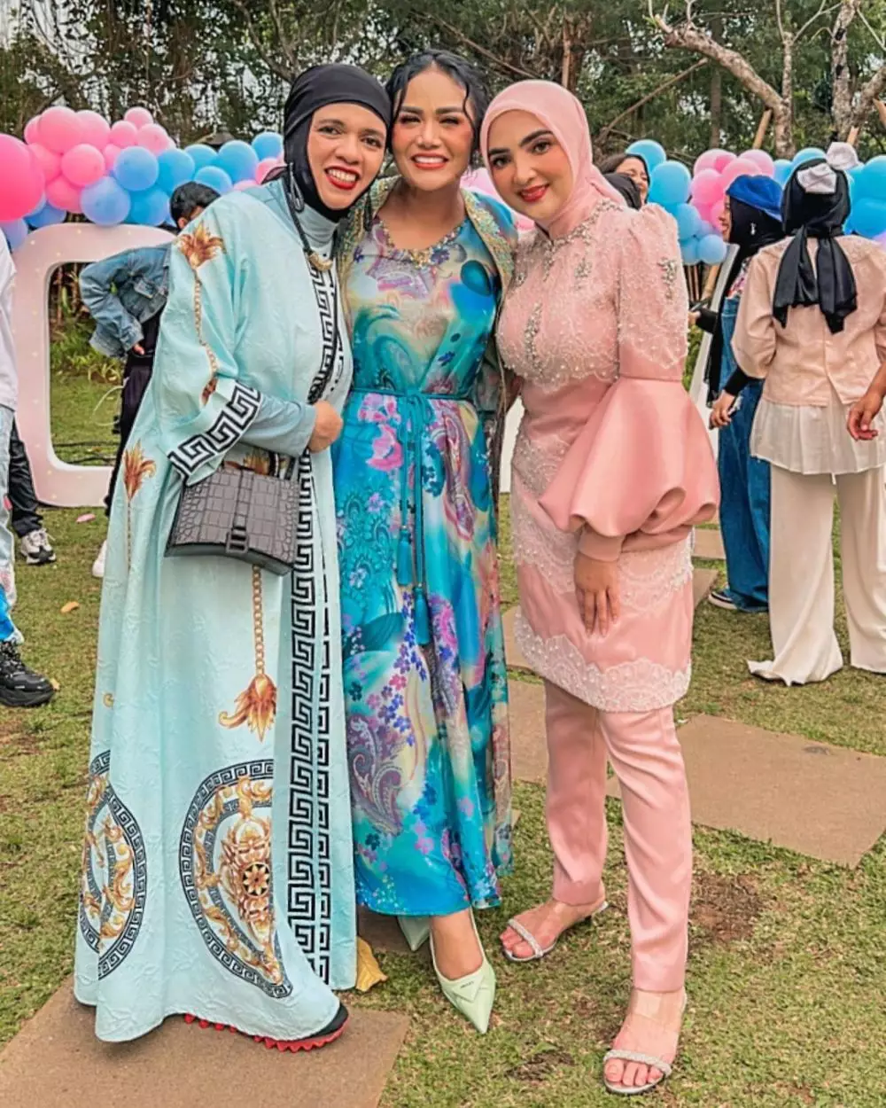 Keakraban Ashanty. Krisdayanti, dan Geni Faruk © 2023 brilio.net Keakraban Ashanty. Krisdayanti, dan Geni Faruk © 2023 brilio.net