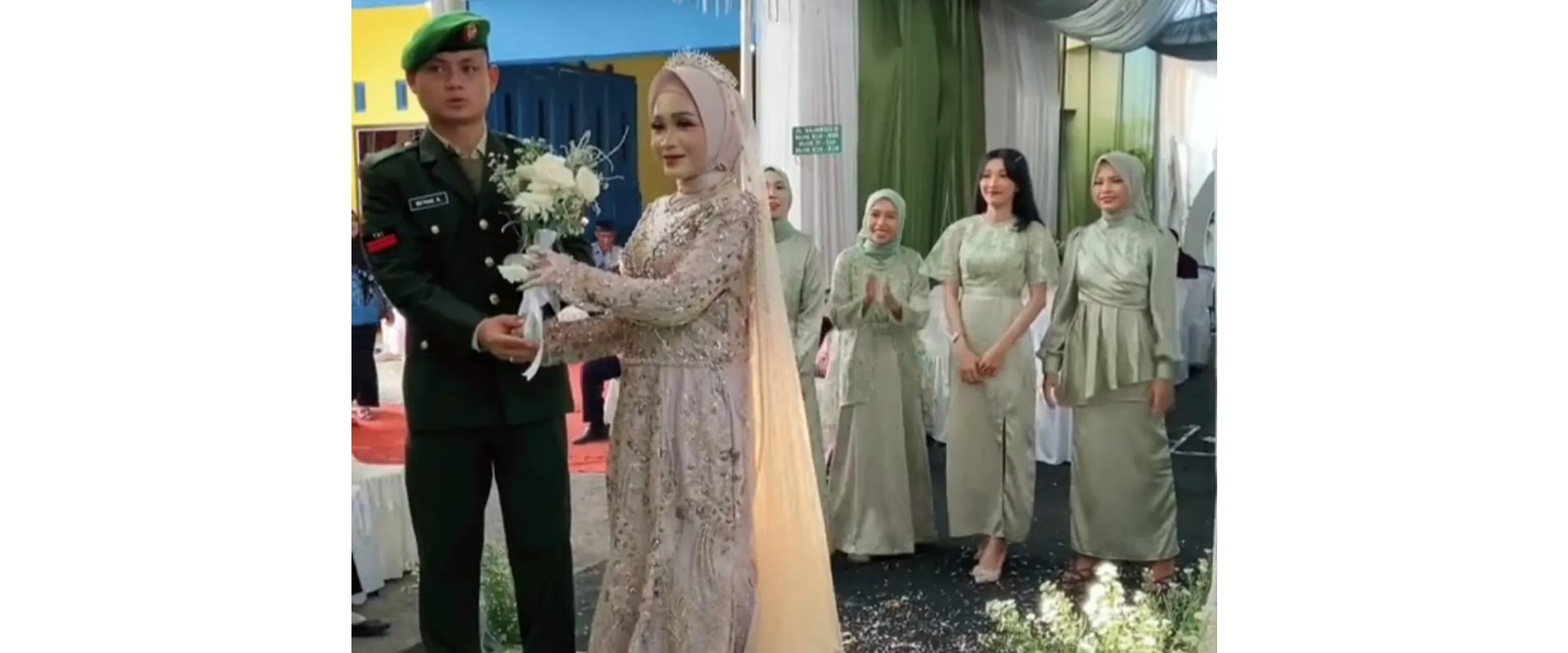 Bukannya antusias, tingkah bridesmaid saat pengantin lempar bunga ini bikin nggak habis pikir