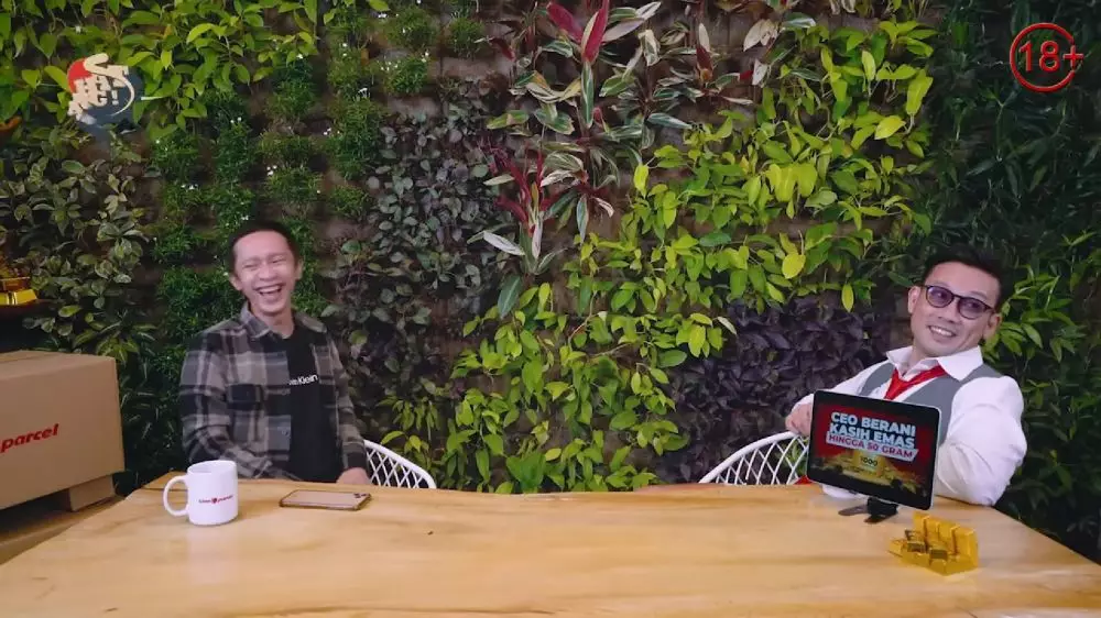 Aming ubah penampilan gegara sulam alis di AS © berbagai sumber Aming ubah penampilan gegara sulam alis di AS © berbagai sumber