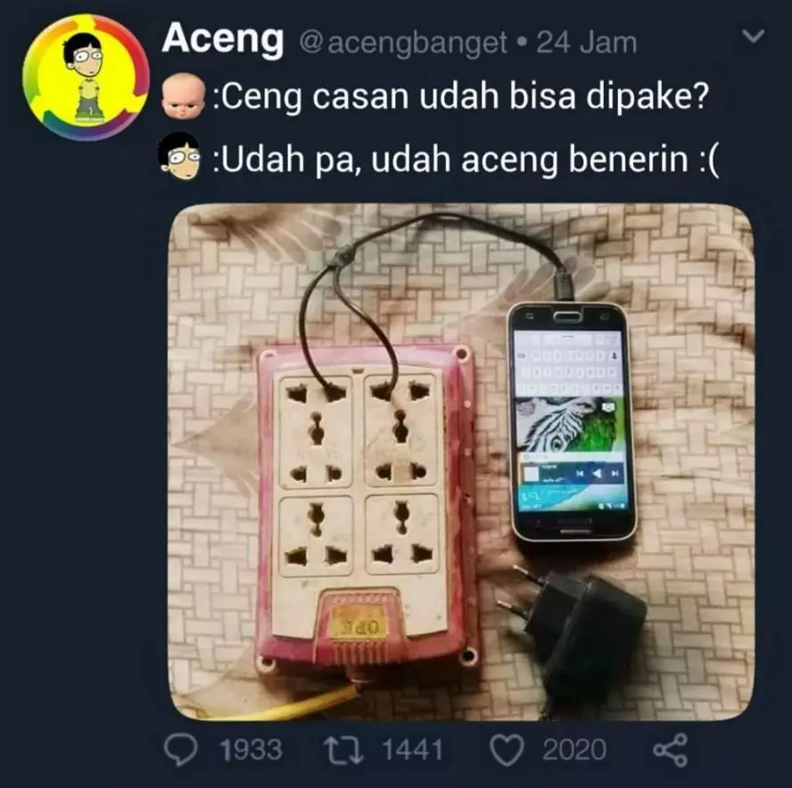 potret kocak cara orang ngecas hp Berbagai sumber