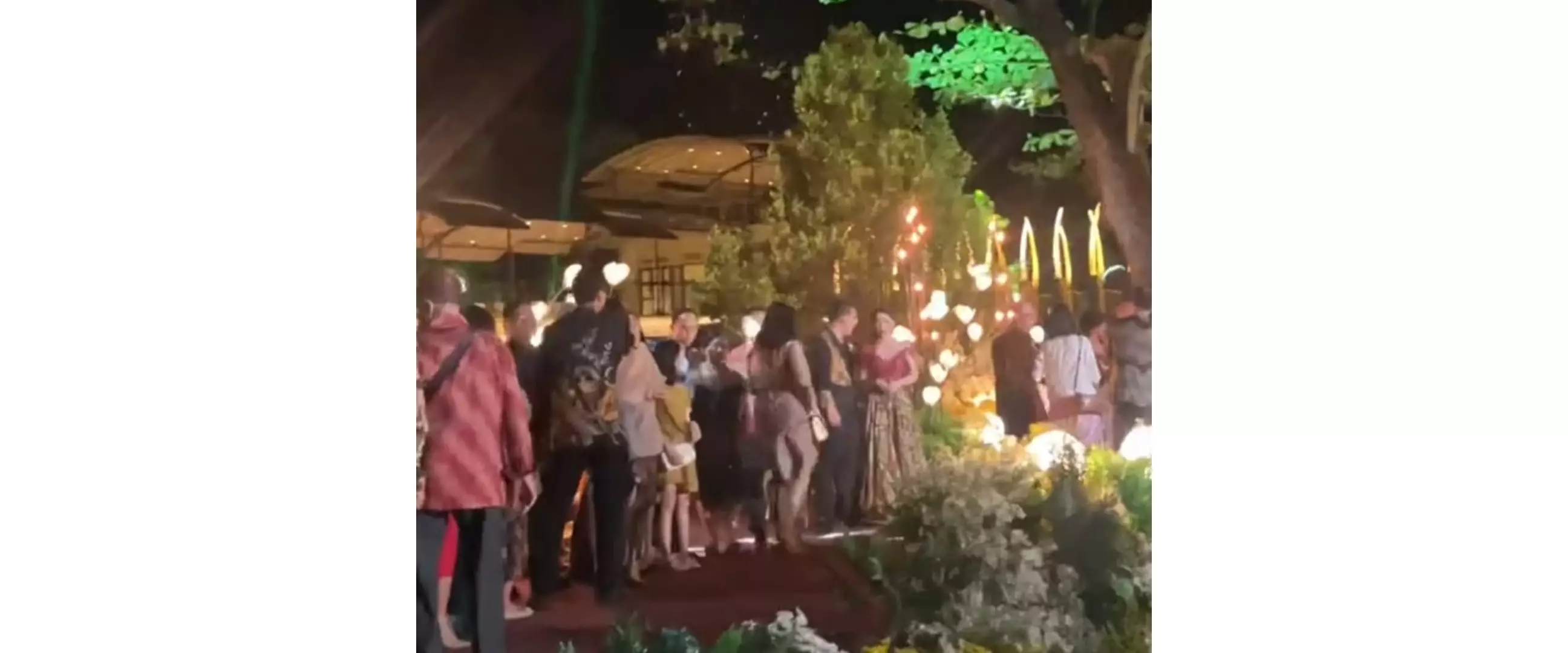 Konsep mewah bin unik pernikahan anak bos kebun binatang, bisa sambil ngasih makan hewan