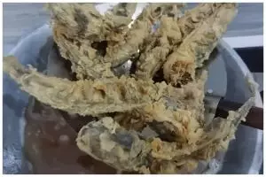 Tanpa baking soda, ini cara bikin lele krispi ala warung lalapan yang renyah dan nggak keras