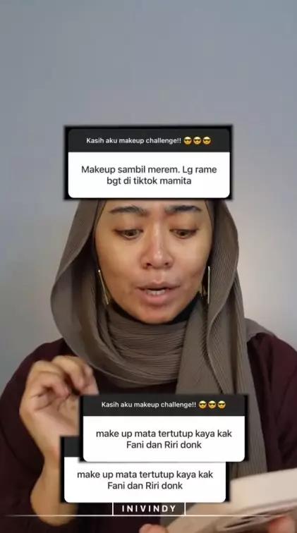 wanita rias wajahnya sambil merem © TikTok