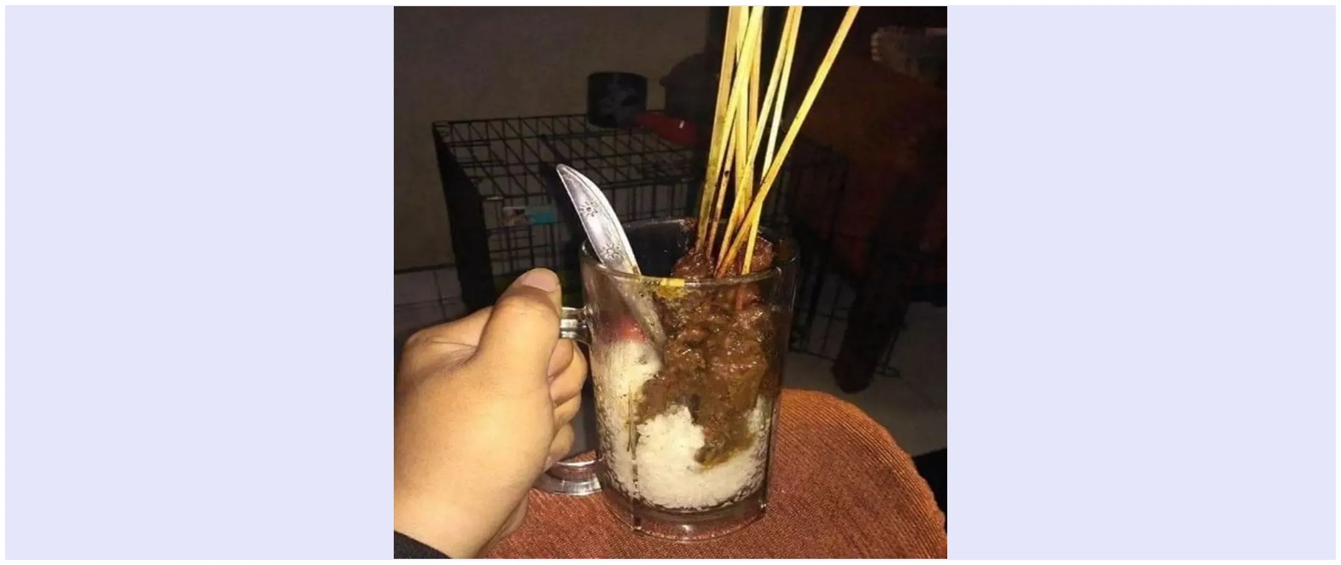 11 Potret kocak cara orang makan sate ini nggak kepikiran, ngasal abis