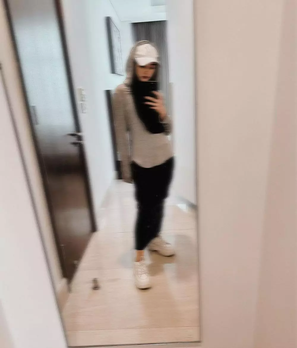  inara rusli dikritik warganet karena dianggap pamer lekuk tubuh © berbagai sumber