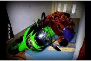 11 Potret kocak cara menjaga barang agar aman ini kebangetan abis, bikin nggak habis pikir