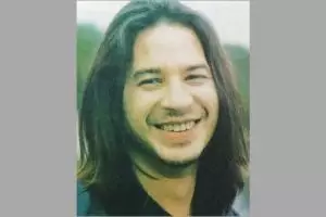 11 Potret seleb ganteng era 90-an ini mudanya berambut gondrong, Andy Rif disebut lelaki cantik