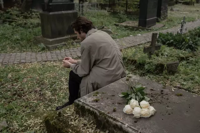  Arti mimpi melihat orang meninggal menurut primbon Jawa © 2023 brilio.net