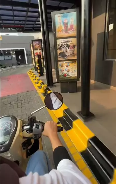 ngeprank bahasa Thailand saat pesan drive thru Berbagai sumber ngeprank bahasa Thailand saat pesan drive thru Berbagai sumber