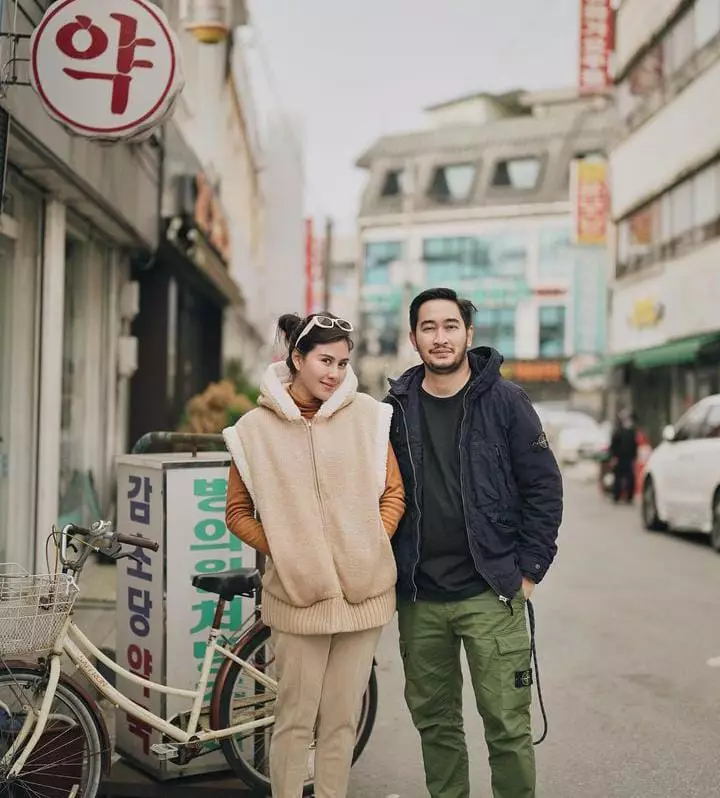 Lirik lagu ciptaan Jeje Govinda yang dinyanyikan Lyodra ini bikin terenyuh, curahan hati suami Syahnaz? © 2023 brilio.net Lirik lagu ciptaan Jeje Govinda yang dinyanyikan Lyodra ini bikin terenyuh, curahan hati suami Syahnaz? © 2023 brilio.net