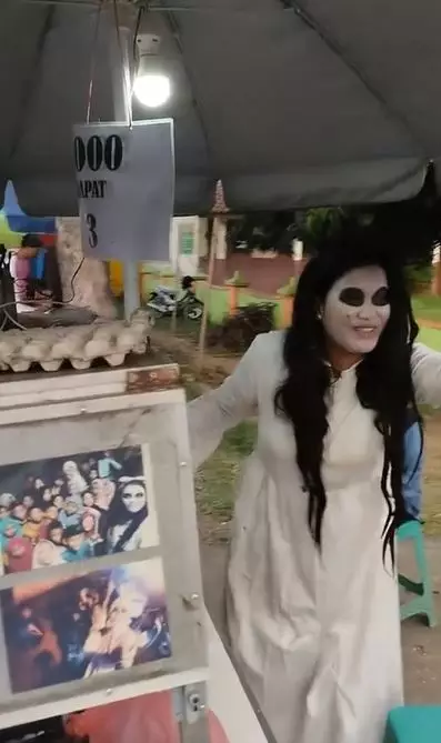 Potret kocak kostum pedagang kaki lima Berbagai sumber