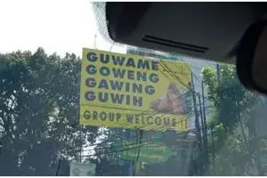 11 Tulisan lucu jualan makanan ini sok imut banget, dari goyengan sampai bubul cumcum