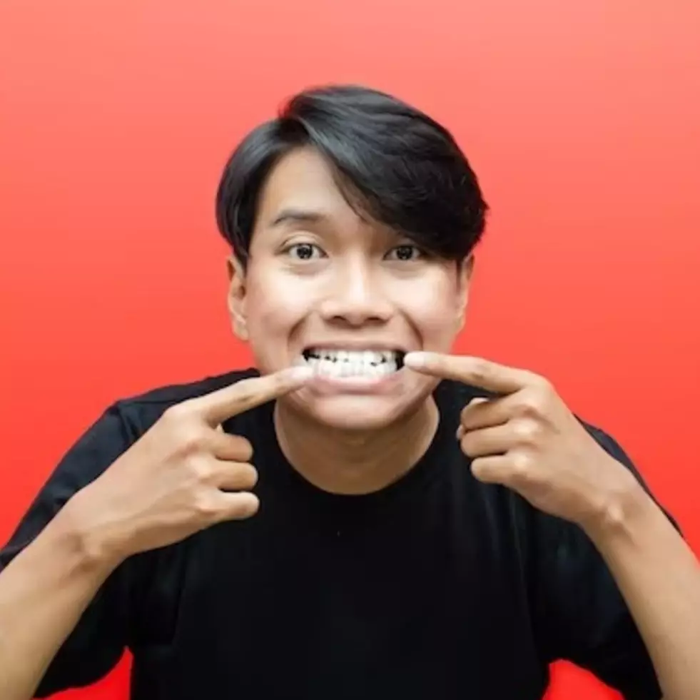 Trik sederhana lawan karang gigi dan noda kuning cuma pakai 2 bahan dapur, bikin gigi putih cemerlang