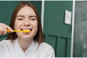 Cara rontokan karang gigi pakai pasta gigi dari 1 jenis tanah, bikin senyum lebih kinclong