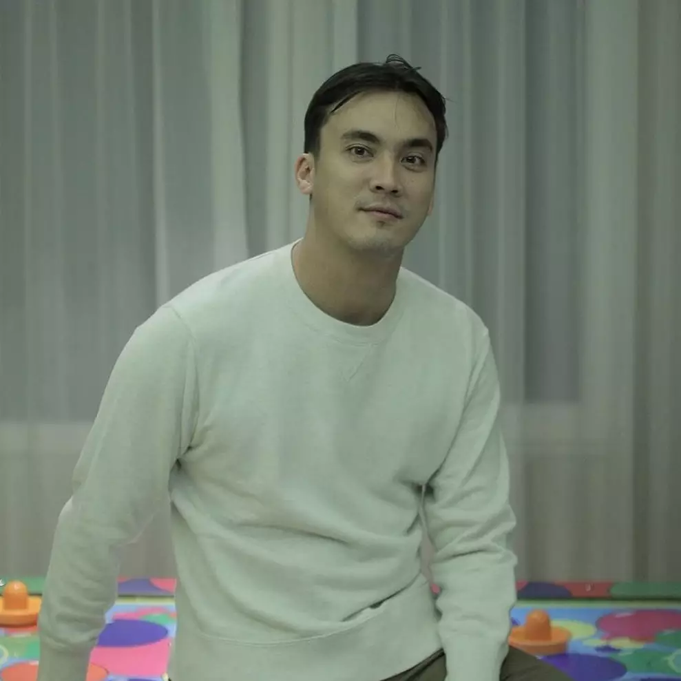 Momen Rendy Kjaernett jadi model video klip lagu Gita Gutawa, wajah sang penyanyi malah jadi sorotan