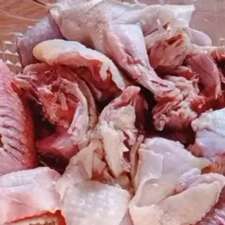 Nggak perlu direbus atau diungkep, ini trik mengempukkan ayam kampung cuma pakai 2 bahan dapur