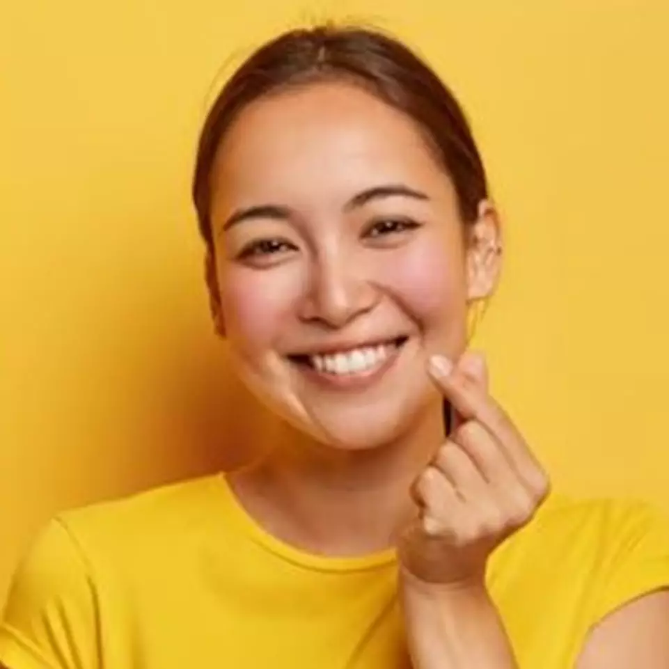 Hanya pakai 1 jenis rempah, ini trik hilangkan plak dan noda kuning di gigi agar kembali kinclong