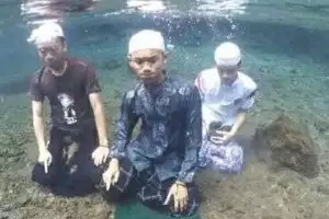 11 Tingkah manusia yang dilakukan nggak sesuai tempatnya, bikin tepuk jidat