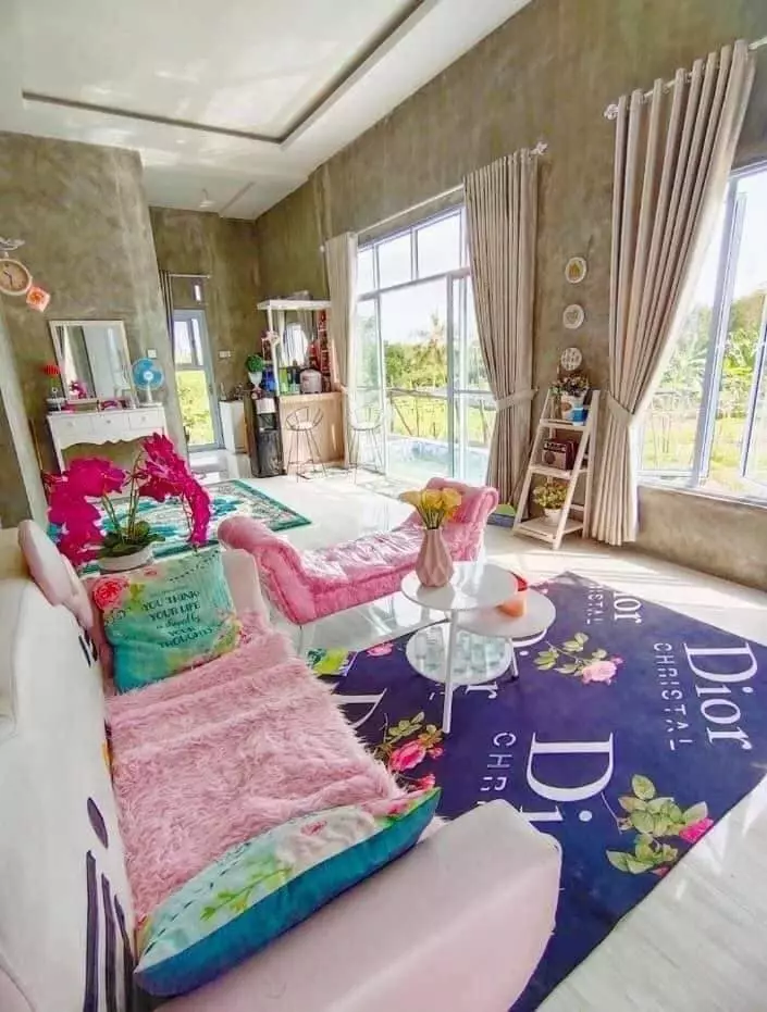 rumah kotak belum jadi mewah bak villa © Facebook/Filipino House Design