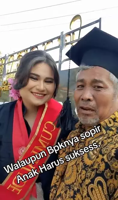 momen haru sopir truk dampingi putrinya lulus kuliah TikTok momen haru sopir truk dampingi putrinya lulus kuliah TikTok