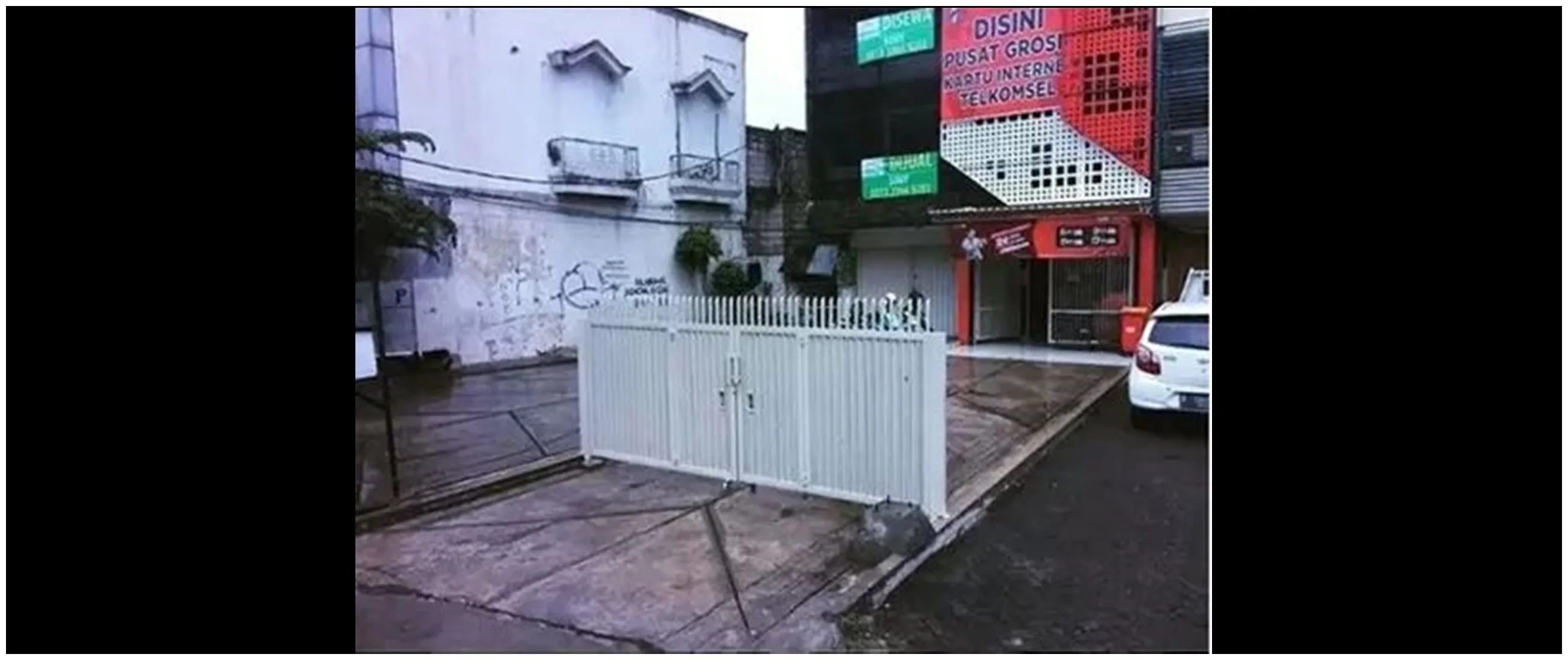 13 Potret kocak pagar depan rumah ini desainnya bikin geleng kepala, nggak sesuai fungsinya