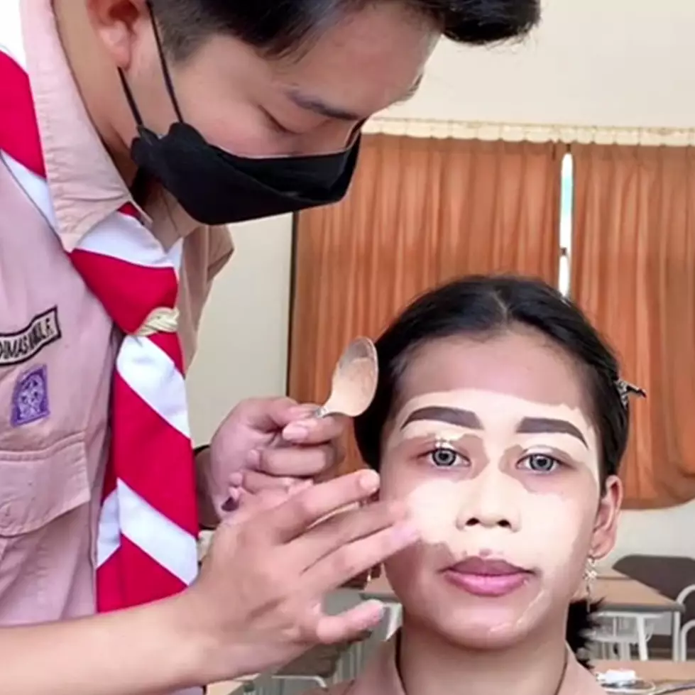 Potret pelajar SMA dirias teman prianya ini bikin cewek iri, skill makeup-nya bak MUA profesional