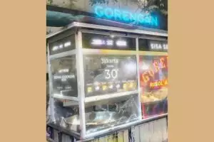 11 Potret pedagang keliling ini punya teknik promosi absurd sekaligus bikin ketawa