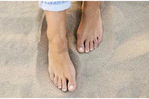 Tanpa kombinasi body scrub dan lotion pemutih, ini trik ratakan warna kulit kaki pakai 2 bahan minuman