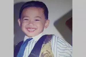 Penyanyi cilik bergaya necis ini gedenya jadi tenaga medis di Amerika, intip 11 potret terbarunya