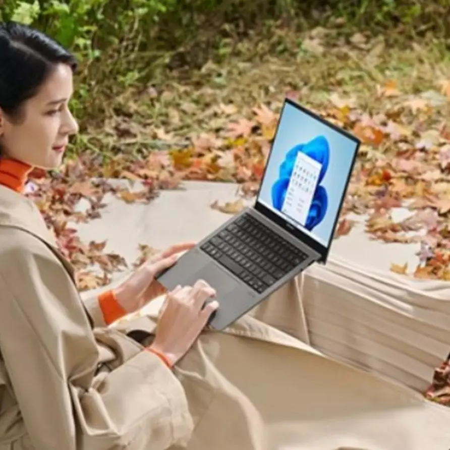 Zenbook S13 OLED, Laptop tipis dan stylish yang ramah lingkungan