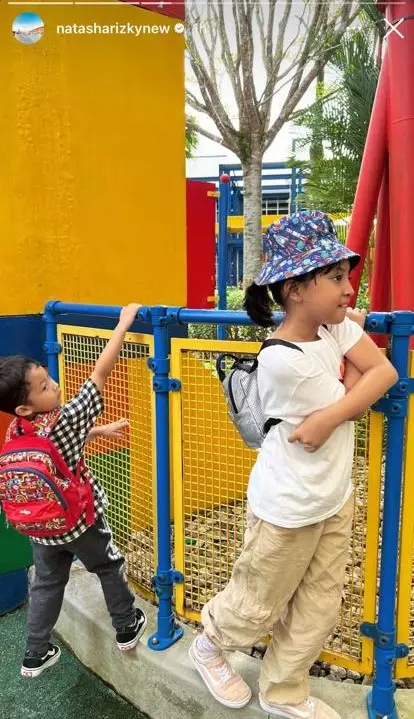 potret kompak desta dan caca liburan bareng anak usai cerai © berbagai sumber potret kompak desta dan caca liburan bareng anak usai cerai © berbagai sumber