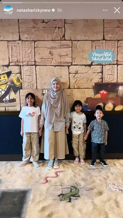 potret kompak desta dan caca liburan bareng anak usai cerai © berbagai sumber potret kompak desta dan caca liburan bareng anak usai cerai © berbagai sumber