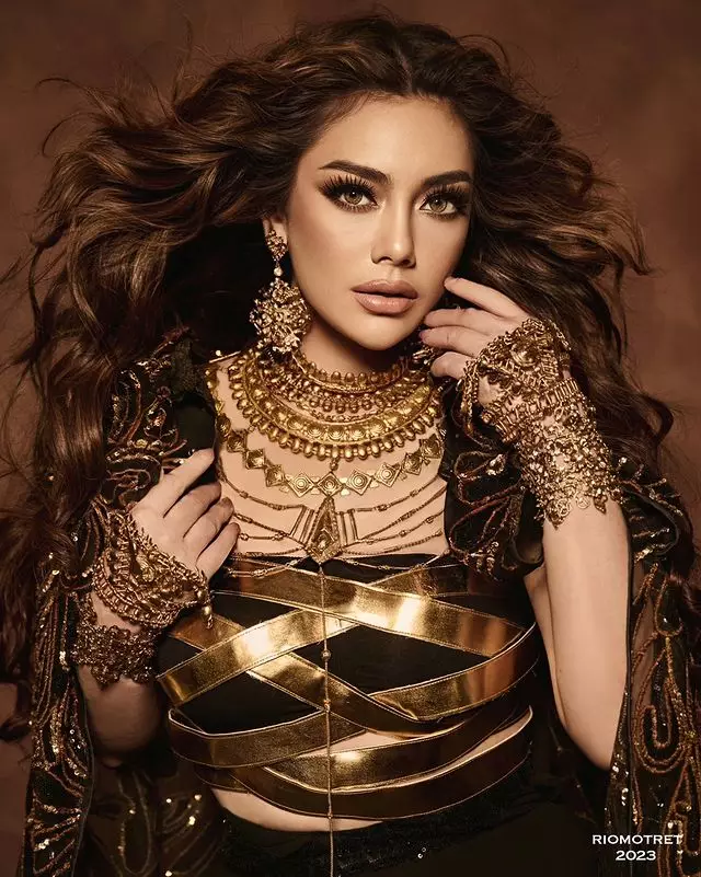 Celine Evangelista saat pemotretan © Instagram