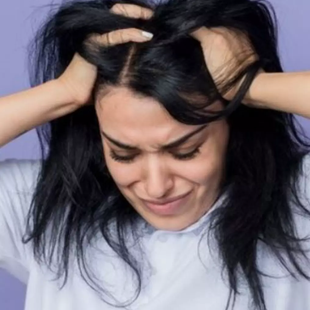 Bukan pakai hair tonic, begini cara lebatkan rambut tipis dan hitamkan uban pakai 1 jenis daun